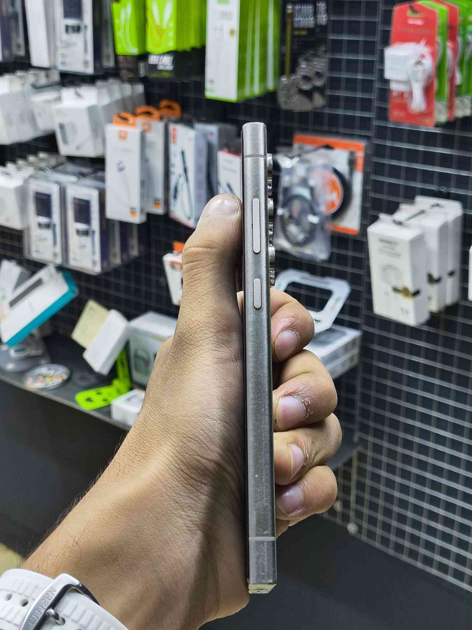 جالاكسي S24 Ultra • ٢٥٦ جيجا • كسر بالظهر