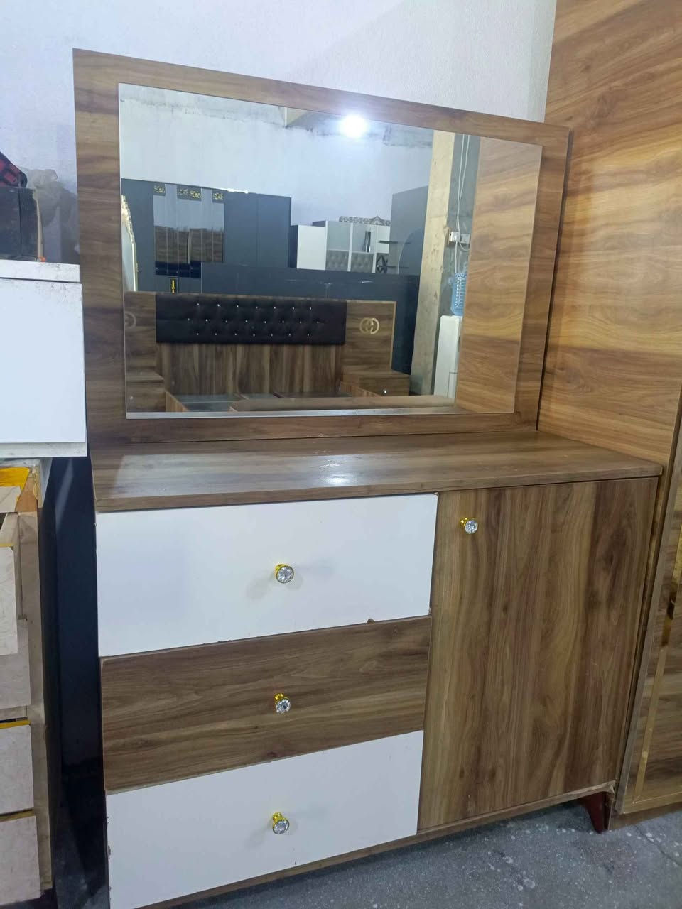 غرفة نوم نضافه وجمال 9قطع سعرها فقط 550 عنوان كركوك الشراي يخابر 
*********** كركوك, العراق
