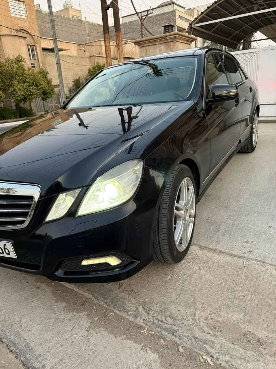 السلام عليكم للبيع او مراوس مارسدس E350 موديل 2010 خليجيه محرك 6 سلندر كير مكينه تبريد صدر تخم تاير كله كامل السياره بدون نقص فول مواصفات بنوراما داخل بيجي حساسات 
 بردات خلفيه بلاد ماشيه 145 الف كيلو رقم بغداد الجديد بسمي هزه جديده السعر 135$ وبيهة مجال مكاني بغداد اليرموك للاتصال ***********
