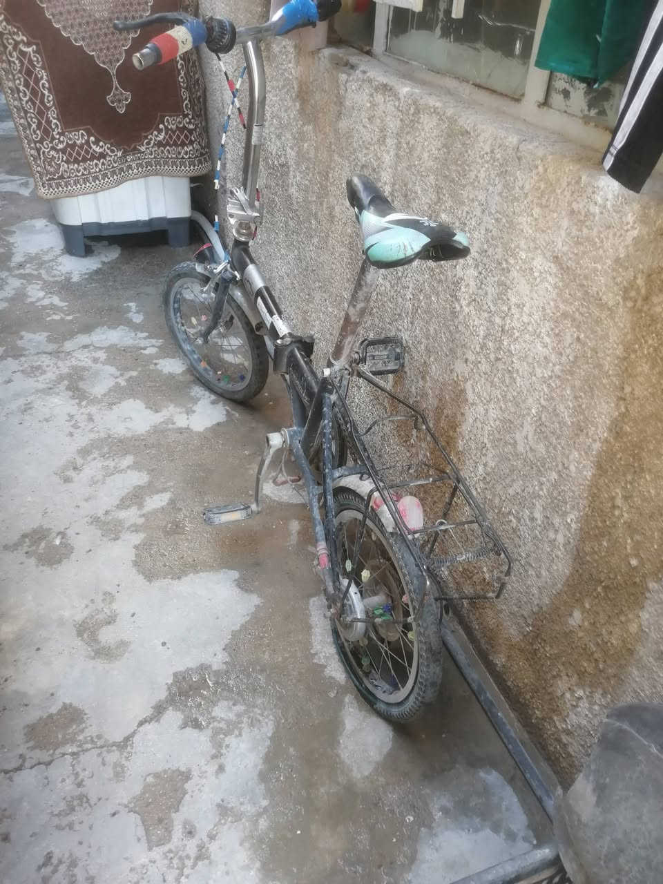 سلام عليكم بايسكل ابو الطبكه للبيع البايسكل استعمال شهرين بس يحتاج تاير خلفي ويده مال بريك السعر 50 
العنوان ( الحريه شارع المعارض قرب جامع المهيمن) 
الرقم ( *********** )
