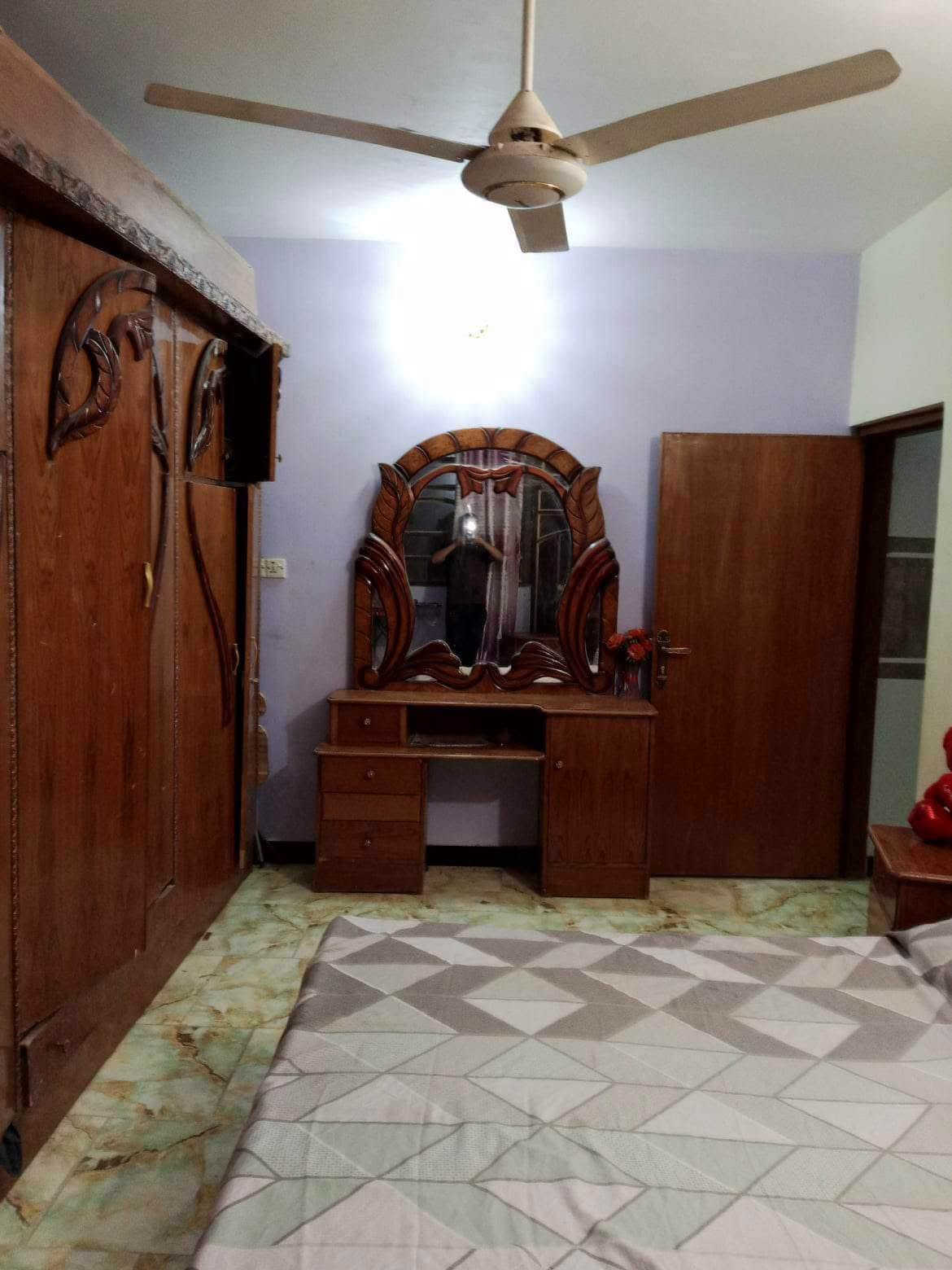 للبيع 🏠 بيت 75 متر ركن/
واجهه 10 نزال 7.5 
📍مربع 3000 حي الربيع 
قرب شارع 20 التجاري 
يحتوي على ثلاث غرف نوم 
استقبال زائد صاله ومطبخ وصحيات 
البيت كلنقص ما بيه بناء درجه اولى 
وبسعر مناسب 
 ☎️***********
