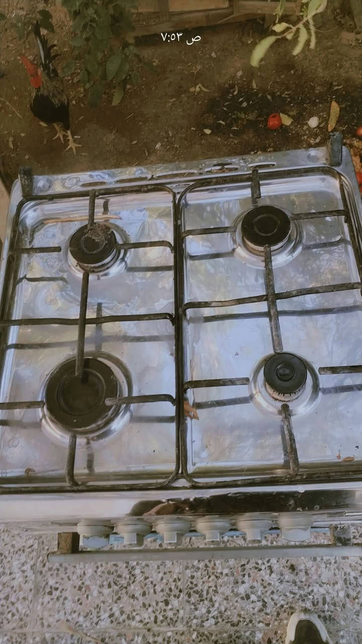 طباخ ٤ عيون • ثلاجه • شغال