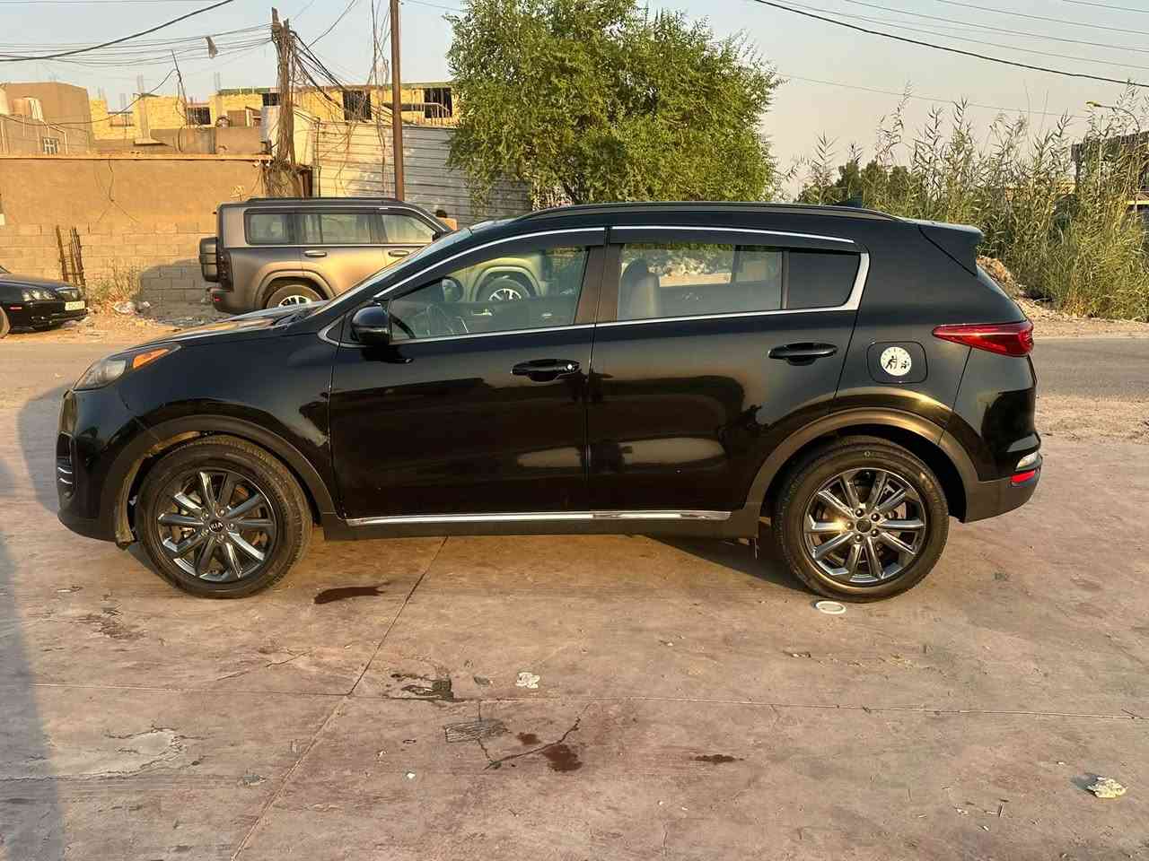 كيا سبورتج 22 امريكي فووووول 1/1
ماشيه 58 مايل 
فور ويل 4/4
محرك 2400
داخله تخريب جاملغ وراجع نفسه بارد 
مابيهه قطعه صبغ فقط بارد 
اعلى فئه بلسبورتج 
السعر 164
بغداد بسماية ***********
