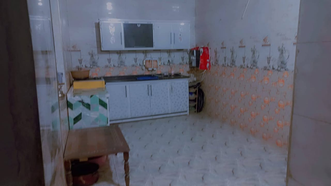 البيت للبيت في حي ميسان شارع شيوخ مساحته 135صب كونكريت سعر 40وقابل للتفاوض رقم التوصل ***********

