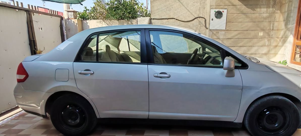 نيسان تيدا خليجي ٢٠١٢
سنوية باسمي جديد ٢٠٣١
هزة ٢٠٢٧
تبريد ثلج
تخم تايرات جديد 
تعديل بارد بنص جاملغ امامي طرف السكن
وشبر بالباب الخلفي
بي بطاقة بانزين
***********
