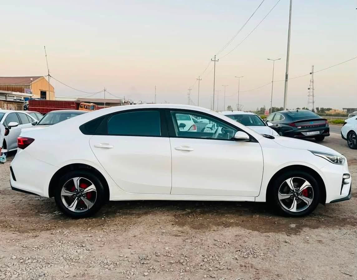 سيراتو ٢٠١٩ خليجي للبيع مكفولة كير ، محرك ، تبريد ، صبغ ، تبديل ، ضربة .. محرك ١٦٠٠ مواصفات مري شفط تحكم ستيرن تبريد قطعتين داخل لونين .. بلكات جدد باتري جديد قبل اسبوع شادة رقم قادسية الإنكليزي سعرها ١٤٩ والشراي يتصل ع الرقم ***********
