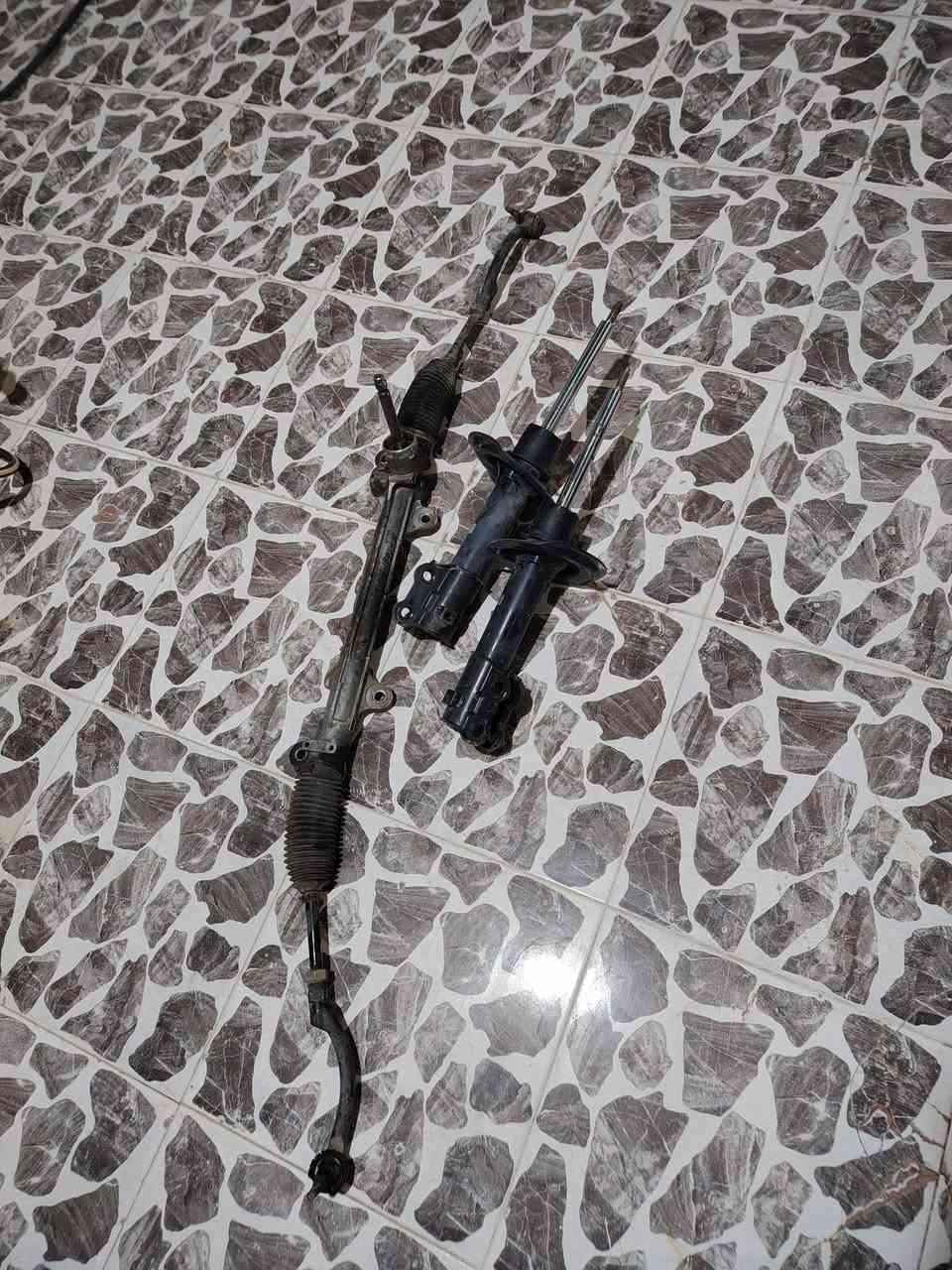 غراض كيا فورتي مشط ستيرن مبدل بي لقم ستيرن دبلات أمامي نضيفات وشغالات شاشه بلاديه شغاله أي عطل ما بيها  
تواصل ***********

