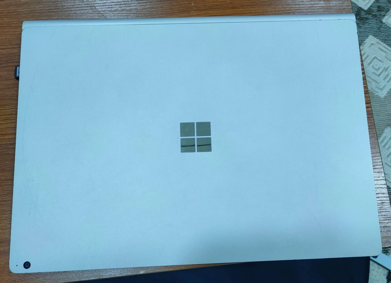 Surface book 2 , سرفيكس بوك ٢ للبيع 💻
🔹 المواصفات:
• RAM: 16GB
• Storage: 256GB SSD
• Graphics: 6gbnvdidia GeForce GTX 10 60 + 8gb intel (R) UH graphics 620
• شاشة لمس قابلة للفصل — يمكن استخدامها كجهاز لوحي

✅ مع القلم الأصلي 🖊️
✅ مع الشاحن الأصلي 🔌
✅ الجهاز بحالة جيدة وكل شيء يعمل بشكل جيد
✅ أقدّم معه أيضًا Dongle للـ Wi-Fi والـ Bluetooth، ويعملان بشكل طبيعي من خلاله.

⚠️ الواي فاي والبلوتوث يحتاجان إلى Dongle USB للعمل.

💰 السعر: 800,000 دينار عراقي ، بيها مجال لشراي

📩 للجادين، يرجى مراسلتي للحصول على المزيد من التفاصيل. 
***********
