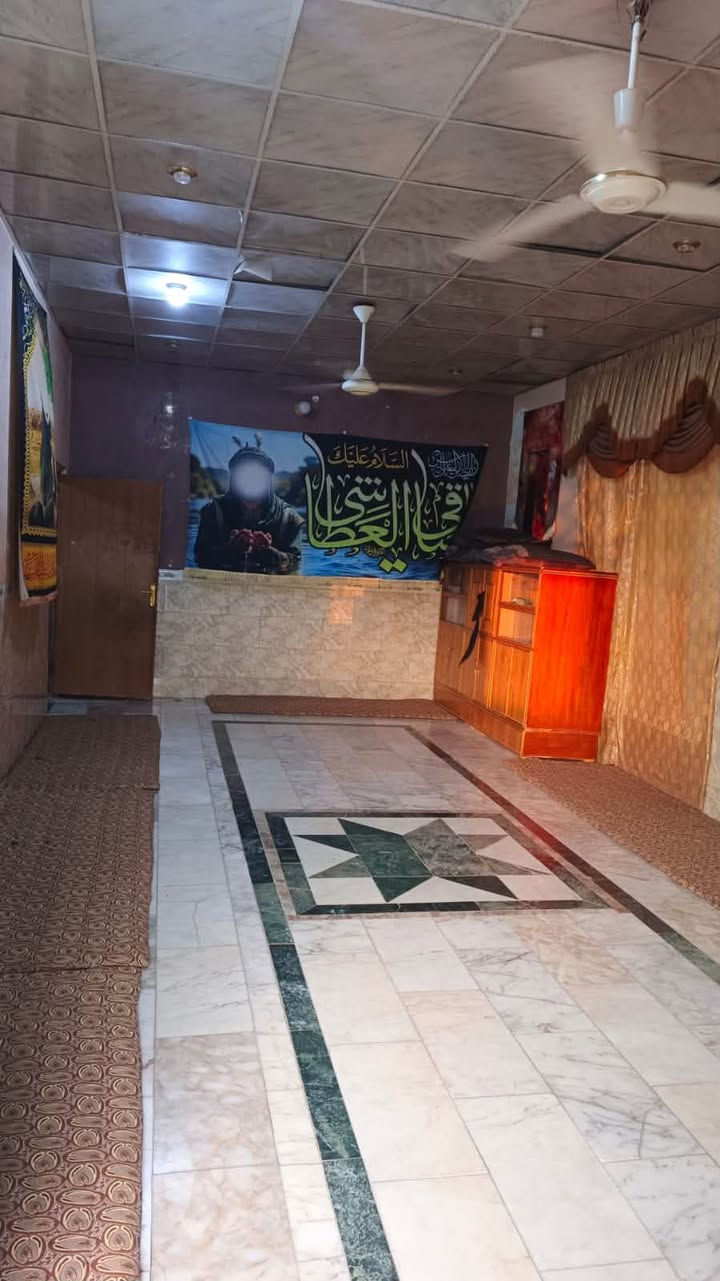 🏠 بيت سكني معروض للبيع

📐 المساحة: 250 متر

🏗️ البناء: طابوق
🏢 السقف: صب كونكريت مسلح

يتكون من:
🛏️ غرفتين نوم
🛋️ صالة كبيرة
🏡 استقبال كبير
🍳 مطبخ
🚿 صحيات داخلية وخارجية
🌿 طارمة كبيرة

📍 الموقع: خلف المصرف، موقع جداً ممتاز.

📞 للاستفسار:
***********
***********
