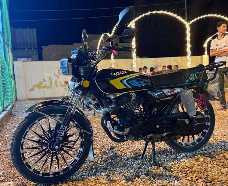 السلام عليكم
سولنك موديل 25 زنجيل محرك 200
وصل مليون و50يمه زود حيا الله 
يرهم مراوس وبيع 
تواصل خاص وع رقم 
***********
