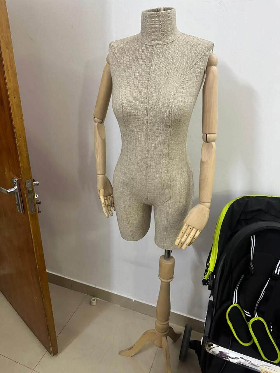 مجموعة اغراض للبيع كل حاجة وسعرها دزلي صورة الحاجة الي تريدها انطيك سعرها
