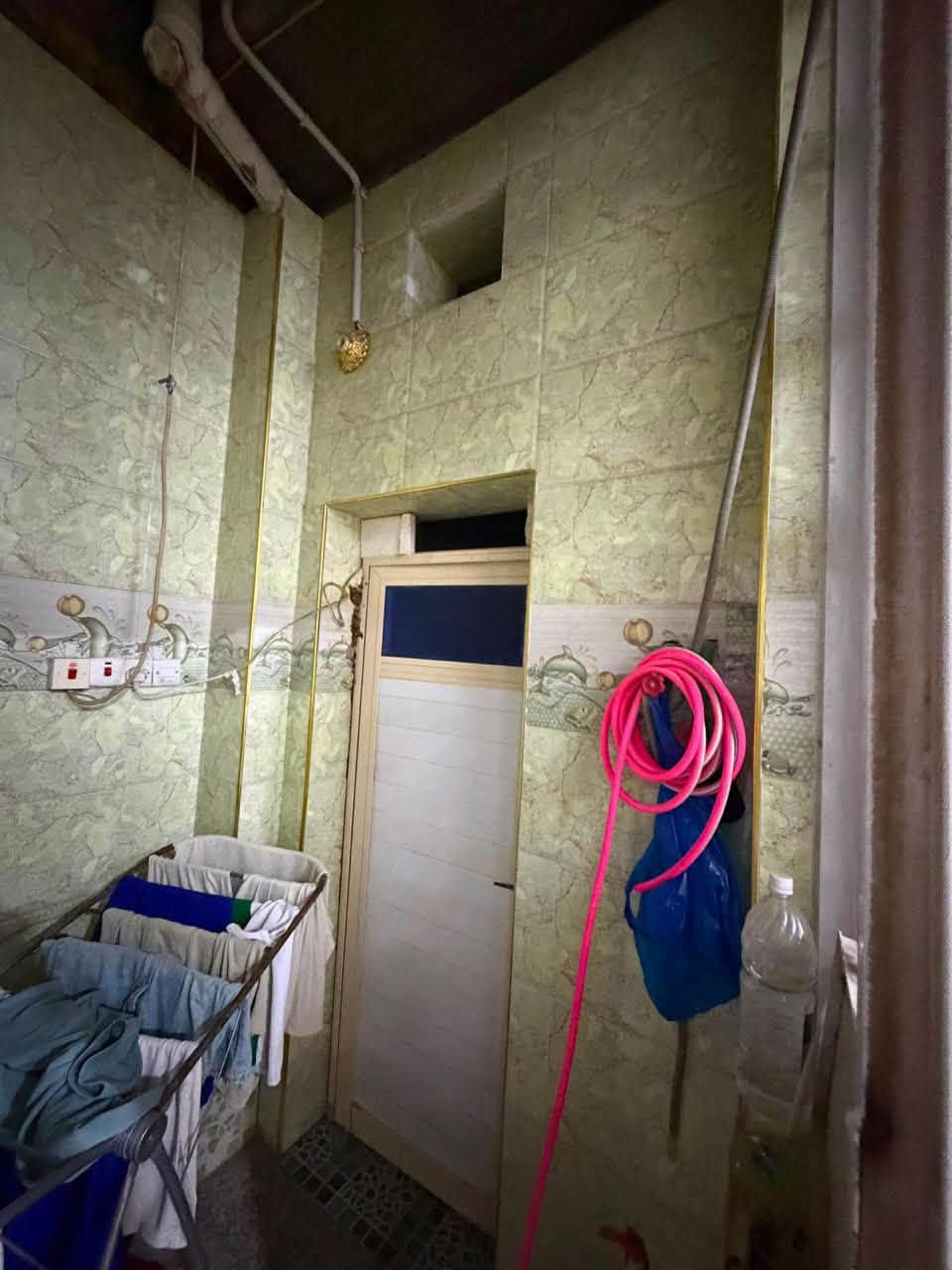 بيت في الناصريه مدينه الصدر للبيع مساحه 125 
للستفسار ***********
