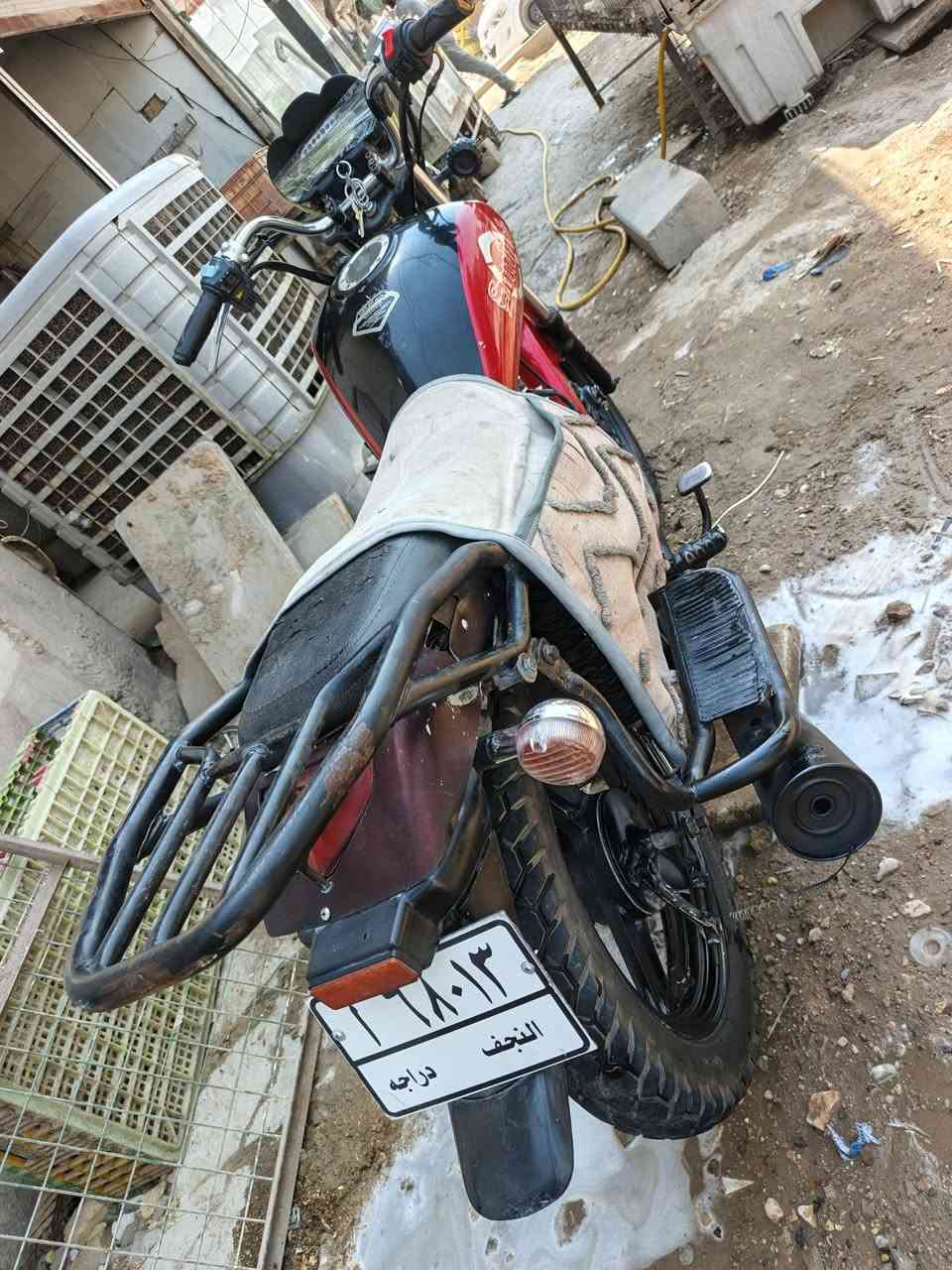 سلام عليكم لبيع دراجه نضيفه رقم وسنويه مكينه صار فتره من شديتها تايرات جدد كهربايات شغاله سلف هندر مكان نجف سعد 900  رقم مبايل ***********
