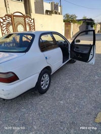 سياره كورولا 93 للبيع بيها طخه بل بوند ولجاملغ بدون دواخل سنوية لي ٢٠٣...