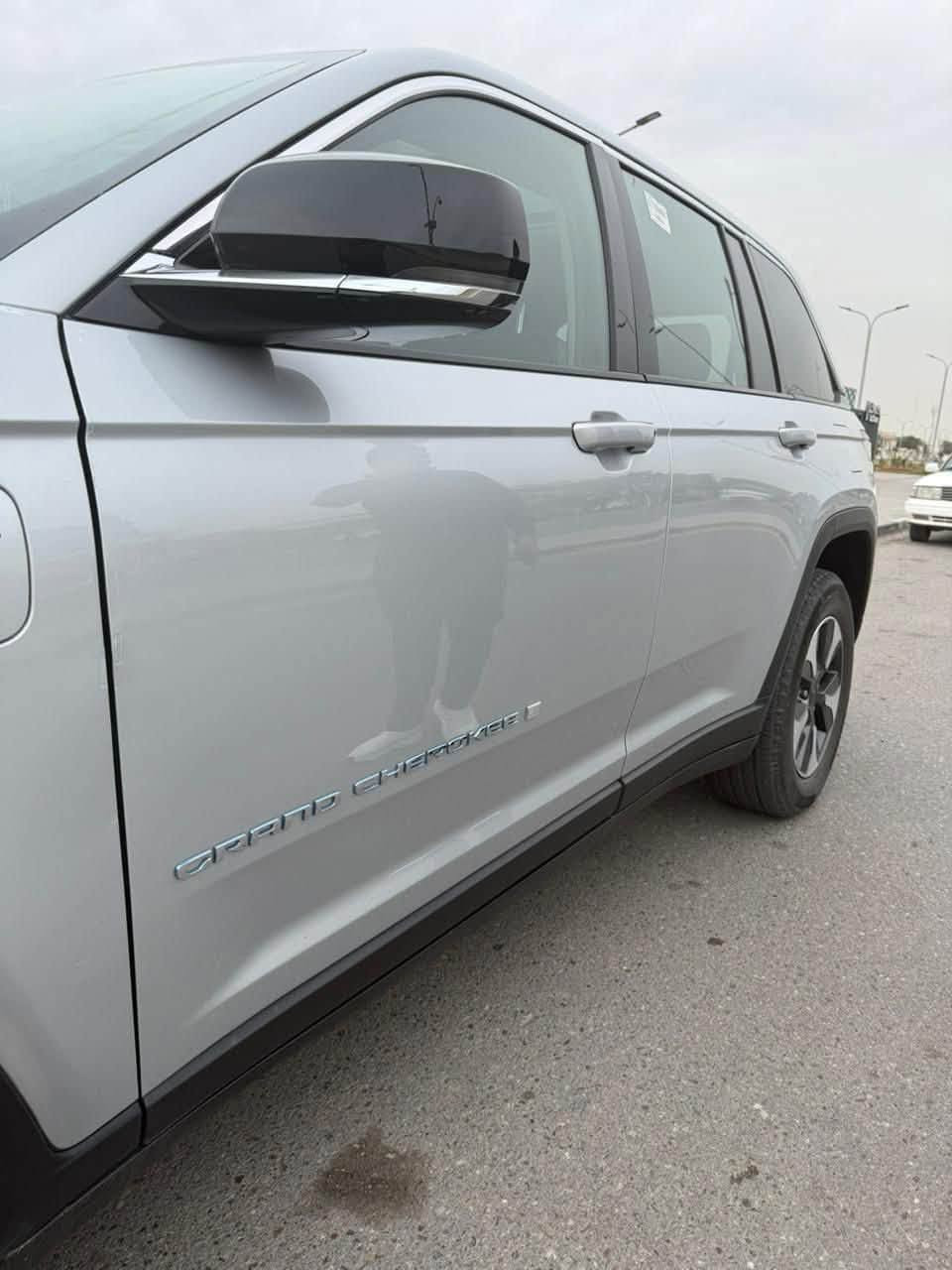 2024
بانزين كهرباء هايبرد 

كفالة السياره فقط بارد الجاملغ نفسه ما مبدل

حساسات رادار امامي خروج عن المسار تثبيت سرعه تدفئة كشنات اماي خلفي+ ستيرن

تحكم كهربائي بل كامل 

تشغيل عن بعد 

بانوراما 

فول مواصفات

5 راكب

السعر 295 ورقه و بيه مجال بسيط 

مكان السياره بغداد
للتواصل :***********
