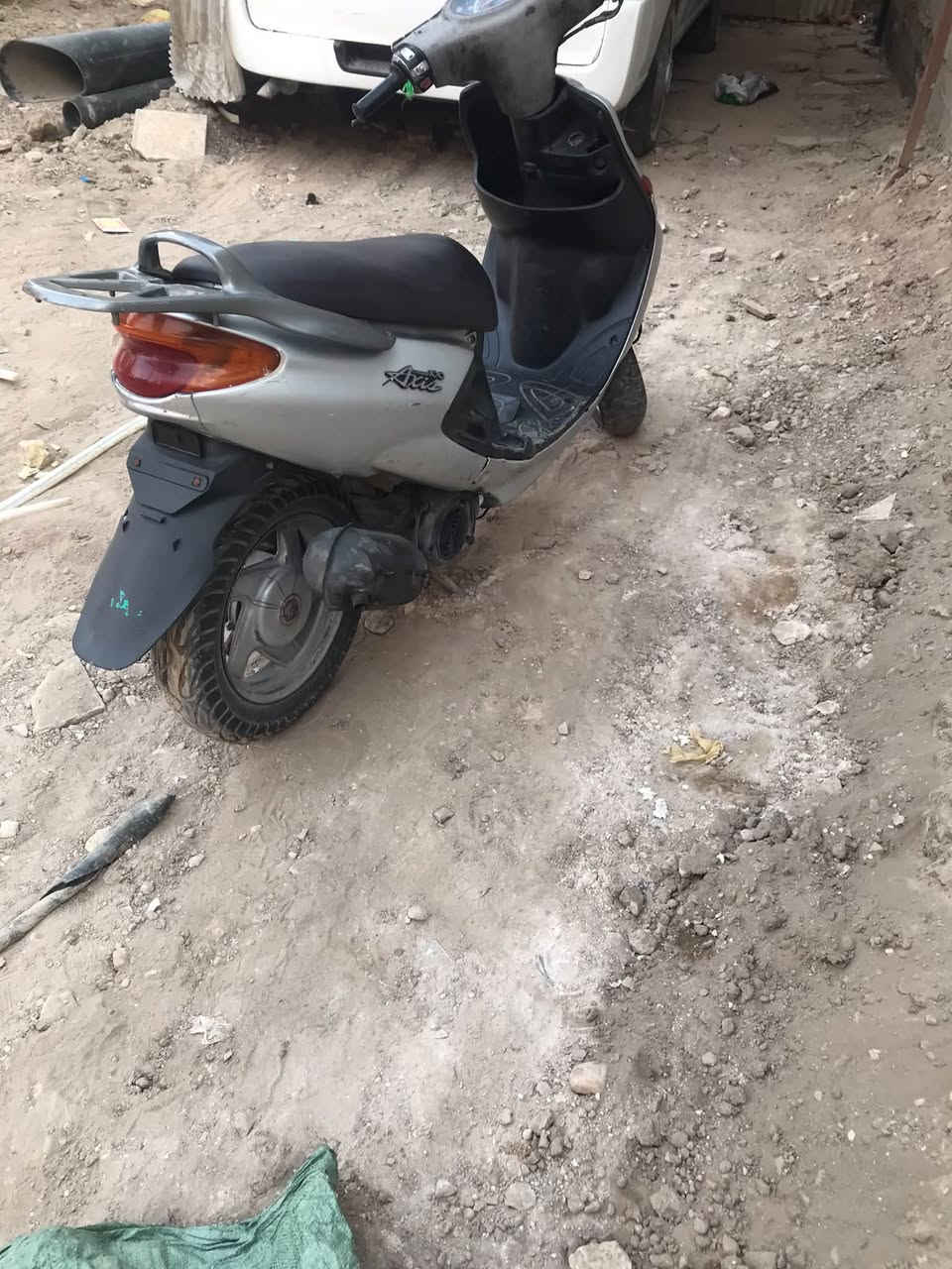 اكزز فحل
شلعه ومعدل ونعومه 
كلشي شغال 
كيج سرعه 
كيج بانزين 
كابريتر اصلي 
دبلات كلهن شغالات 
تايرات تمام 
قفل جنطه قفل ستيرن 
كهربائيات كلهن تمام 
كفرات اصليه 

نكره سلف بكل وقت 

جاهزه من كلشي 

سعرها ٣٥٠ 
مكانها حي الصحه 
***********
