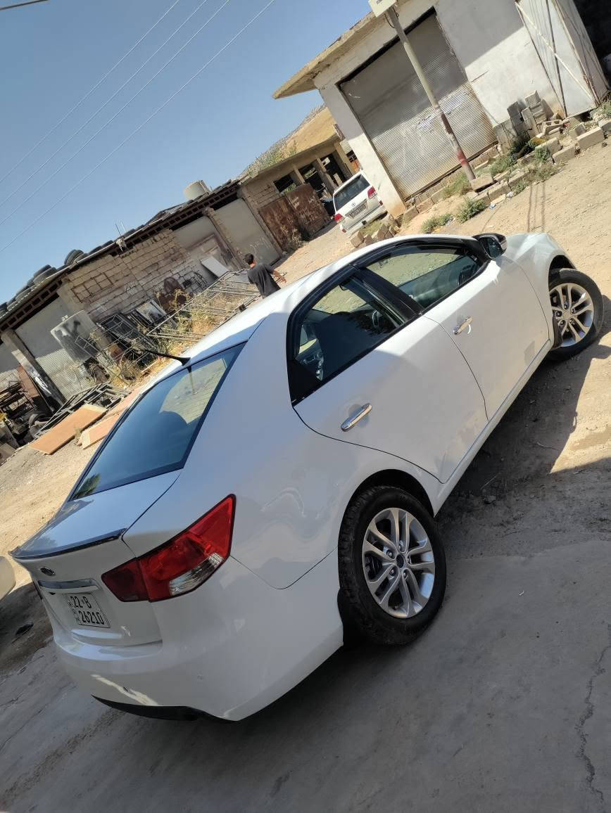 Kia cerato 2011
شتی جوان دەکشن گەورە ٣ گێرە
دەعمی قورسی نیە پشتو پێشی کەپسە
تەقەو رەقەی بە شەرت سلایتە تەبرید لەگەل سویج 
تەحویل وەکالە بە شەرت هەزەو رەقەمی نویە تاخم تایەی نوێیە بە زانیاری زیاتر تەلەفۆن بکە
*********** كويسينجاك, أربيل
