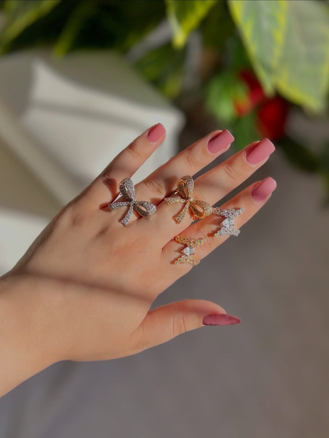 محابس زاركون فري سايز يجننون🥺🎀

نص مكتوب في الصور:
- الجمال يلي تستاهلة أيدج 🏯🥺
- اقلبي للموديلات 🦋👍