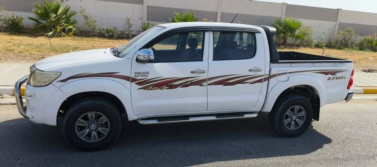 هايلوكس فور ويل • ٢٠١٤ • رقم بغداد
