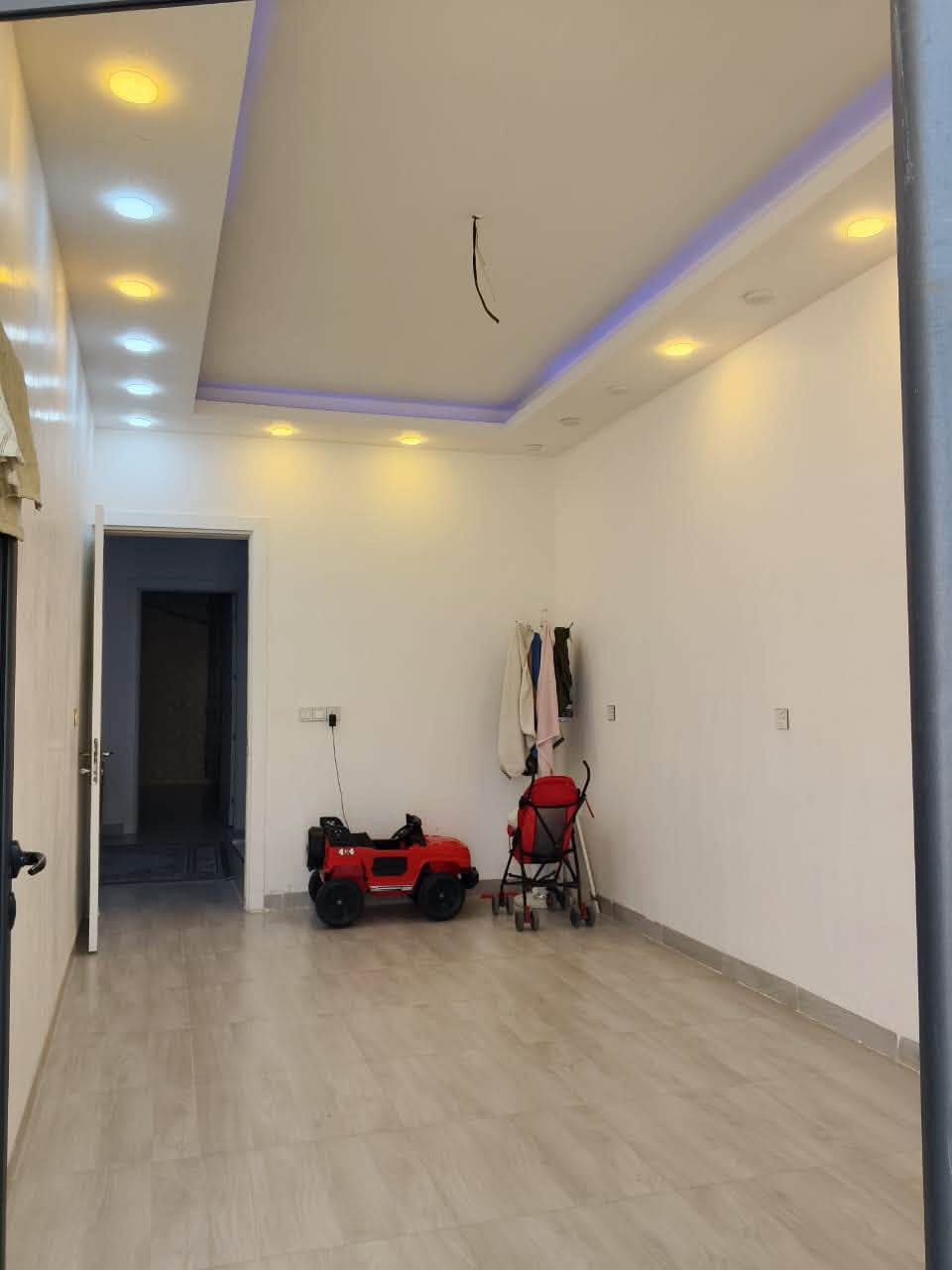 🏘🏘بيت للبيع ديالى خانقين / توله فروش 
قرب جامع ابو بكر / طابو صرف مساحة 120 متر طابق واحد بناء حديث 

1 غرفة نوم واستقبال وصالة داخلية ومطبخ حار وبارد ومجمع صحيات وبيتونه 

السعر / 63 مليون بي مجال بسيط 

للأستفسار اكثر اتصال بالارقام فقط 
***********
***********
مكتب فريا موفق للعقار

