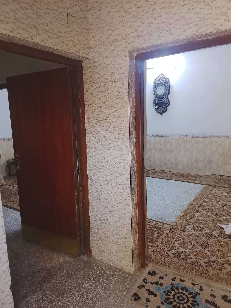 اءبيت 200متر طابقين خرايط مصرين  غرفتين جوة وغرفتين وصاله وحمام فوكالبيع  او مراوس مكان حي العسكري شارع الوكفه كبال عياده دكتوره اسماء  ستفسار تصال ***********
