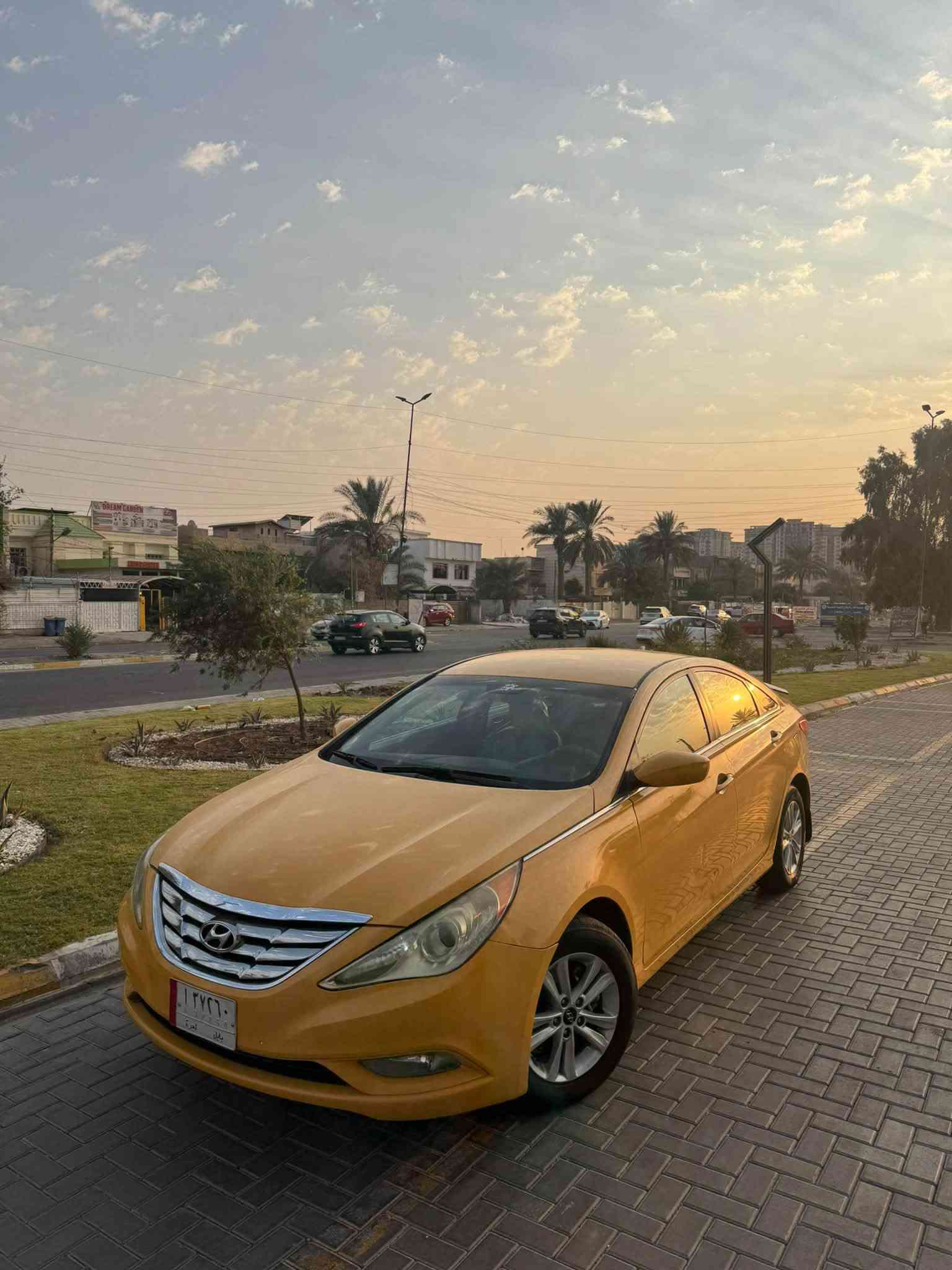 السلام عليكم
للبيع او مرواس حسب القناعه 
سوناتا ٢٠١٣ امريكي 
حادثه باب وربه من الجاملغ 
يدون دواخل 
نص موصفات 
محرك جي دي اي 
كشن كهرباء 
شاشه تاب 
فول تحكمات استيرن 
كشنات تتفئه 
تبرد ثلج 
السياره جاهزه فضل الله 
تحويل ثاني يوم 
السعر ٨٠ وبيه مجال بسيط
*********** 
مكاني بغداد حي الجهاد
