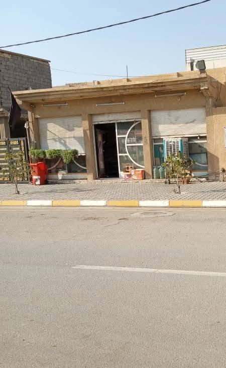سلام عليكم دار للبيع مساحه 280 ركن مع ثلاث محلات مشغولات مقابل رسول البنجرجي يحتوي على 2غرف نوم وهول ومطبخ واستقبال ومجموعة صحيات الاستفسار الاتصال على رقم ***********
***********
