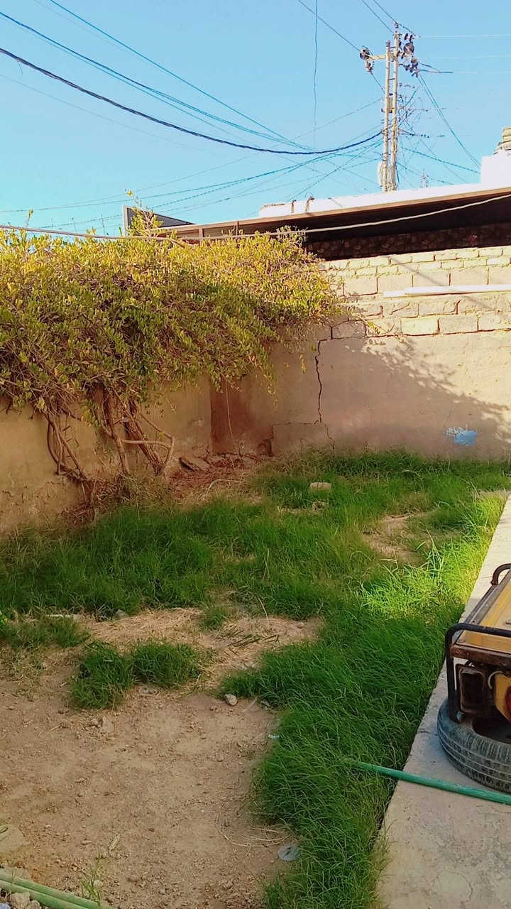السلام عليكم بيت طابوصرف للبيع في حي العسكري مساحة270مترعلة شارع عام طابقين
طابق الاول 
هول4×5
استقبال4×5
غرفتين 2
صحيات 
مطبخ
طابق الثاني
2غرف+مخزن
سكف مسلح 
الاتصال على هذا الرقم ***********
*********** مقابيل ماجد سكلة

