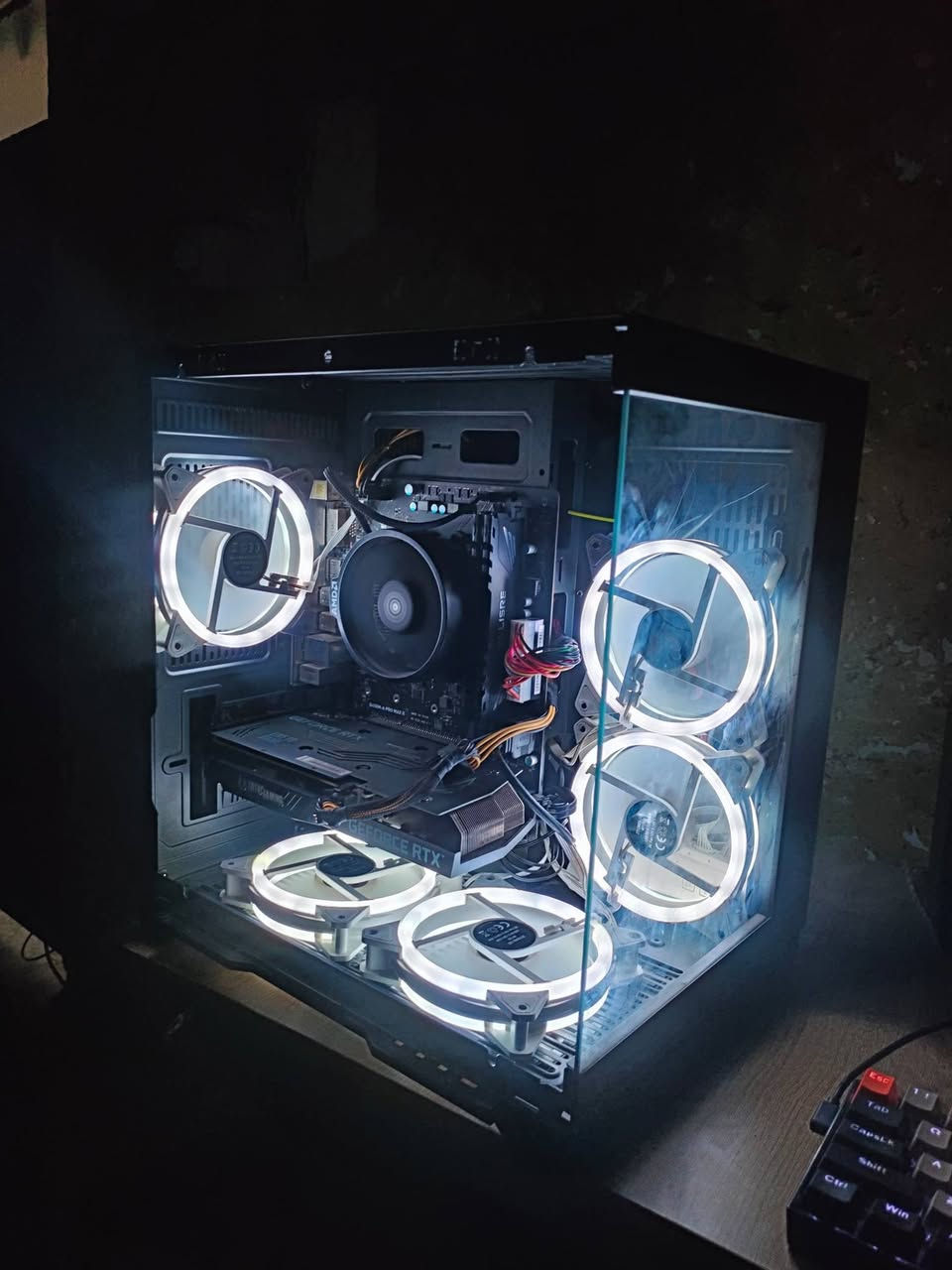 🔥 للبيع PC Gaming – RTX 3060 12GB 🔥
🎮 المواصفات:
• Ryzen 5 5500 Tray
• RTX 3060 12GB Zotac
• RAM 16GB DDR4 3200MHz
• SSD 256GB
• HDD 500GB
Case 5 fan RGB
M.B B450M-APRO MAX II MSI
POWER SUPPLY 500W FSB
ملاحظة / كراتين القطع كلها موجوده و المعالج جديد اخذته صارله اسبوعين   
 800 قفل فقط كيس
المكان بغداد المدينة قطاع 38 وتوصيل موجود 
***********
