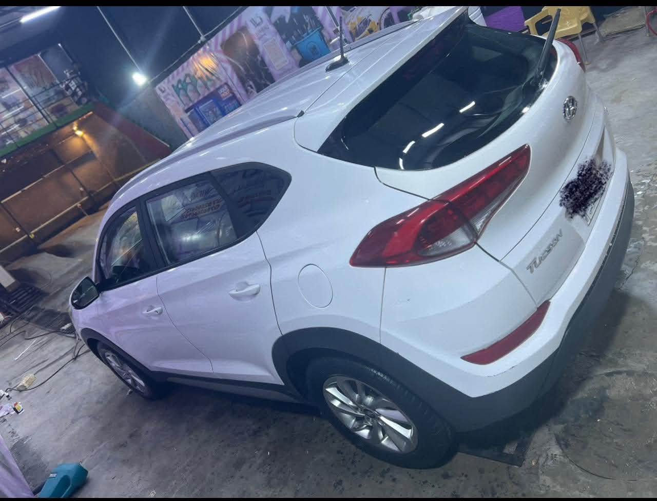 السلام عليكم …
للبيع فقط …. 
السعر 145  ورقه وبي مجال 
Hyundai Tucson
موديل 2017                 وارد امريكي ( كلين بدون حادث ) 
رقم بابل بأسمي الانكليزي الجديد       محرك 2000  
اللون ابيض      عداد المسافة 60 الف ميل 
💎ويل كب 
💎تحكم كامل 
💎 كامره 
💎 كشاف 
💎 AWD 
السيارة نظيفة وجاهزة من كل النواحي … 
( محرك وكير وصدر امامي خلفي وتبريد كله جاهز ) 💯 
   ( استخدام شخصي فقط ) 
رقم الشاصي موجود 
السيارة موجوده بالحلة 
للأستفسار اكثر *********** ( واتساب )
