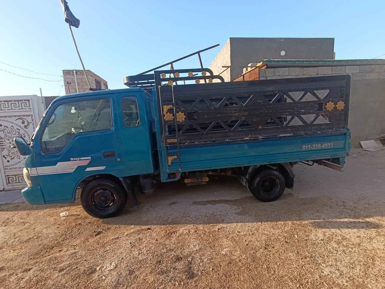 السلام عليكم موجود كيا ام عيون للبيع كير مكينه حجم 2700جديده المكينه  شاصي اكسن. مكفولات. سياره مال جناي كهربايات  جديده.  رقم السياره قادسيه.  رقم الهاتف ***********
