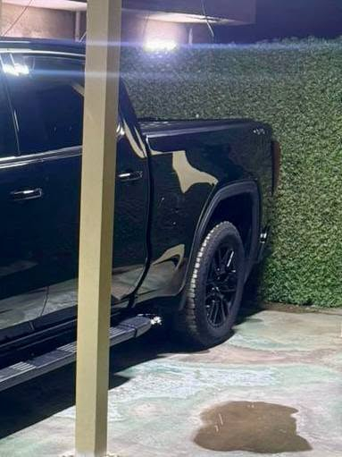 السلام عليكم
جمسي سيرا موديل 24 

 4 سلندر توربو 2700

ماشية 57 الف كيلو 

رقم بغداد بيها ضربه ربع الجاملغ 
مابيها فتحه 
سياره فول مواصفات 

سعر 340 ورقه 

الاتصال على هذا رقم ***********
