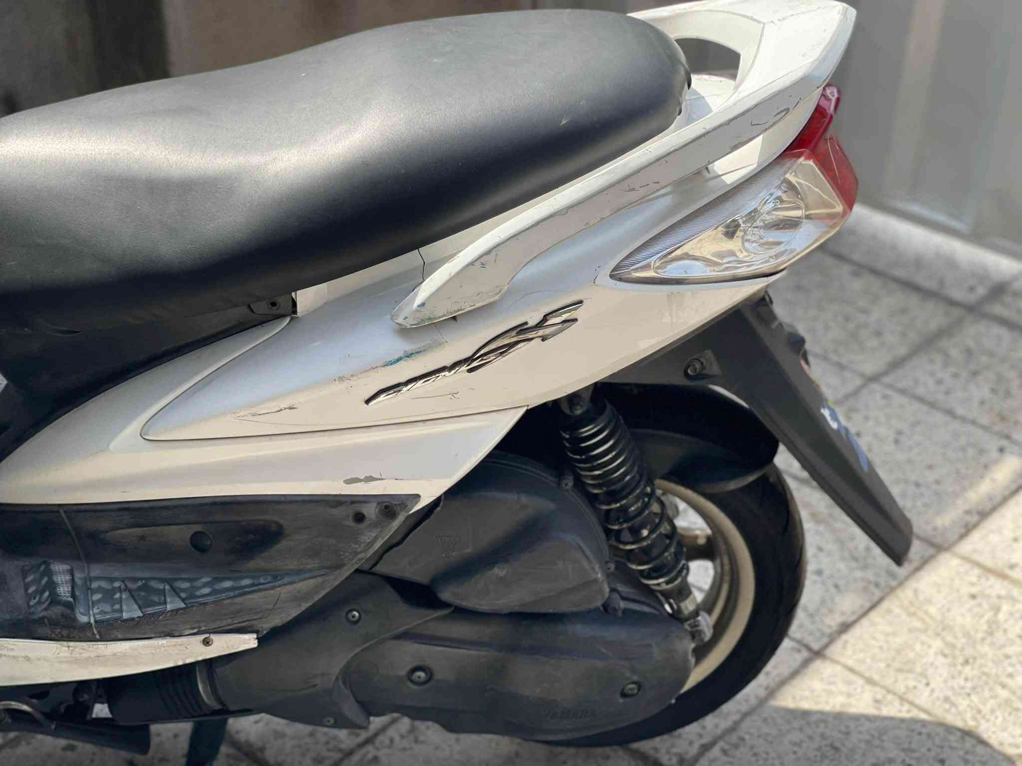 للبيع سكنس فحل نوزل خطين دراجه مكينه خرسه ما مفتوحه شلعه معدل فول نضافه الكشر 70% نضافه المكينه 100% كله شغال (بكلايت هو والشاير  الخلفيه كرستال لد ) السعر 750 بيهه مجال مكاني الشعله ***********
