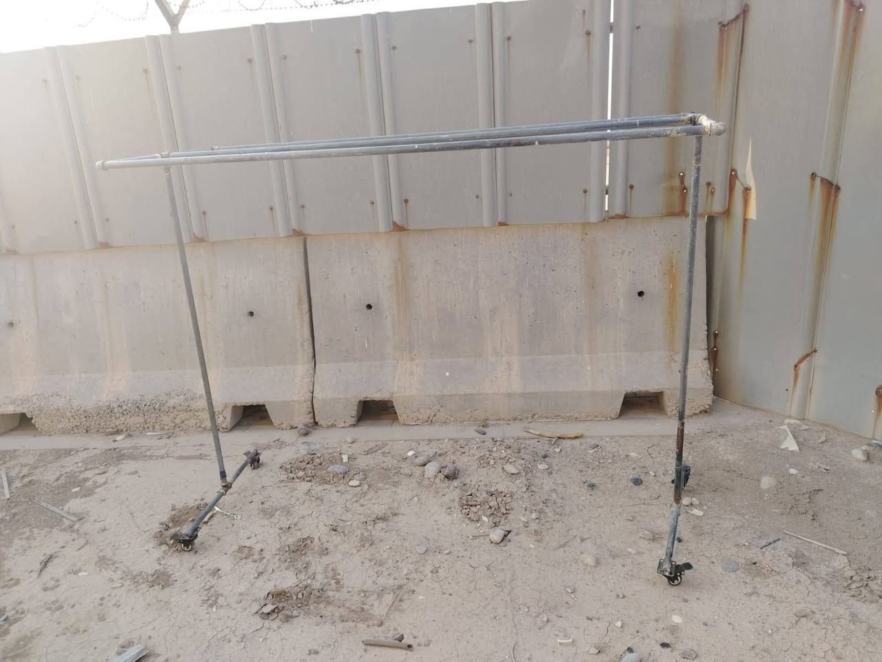 محجر بالكون • ١٤٠م • ستان تعليك ملابس