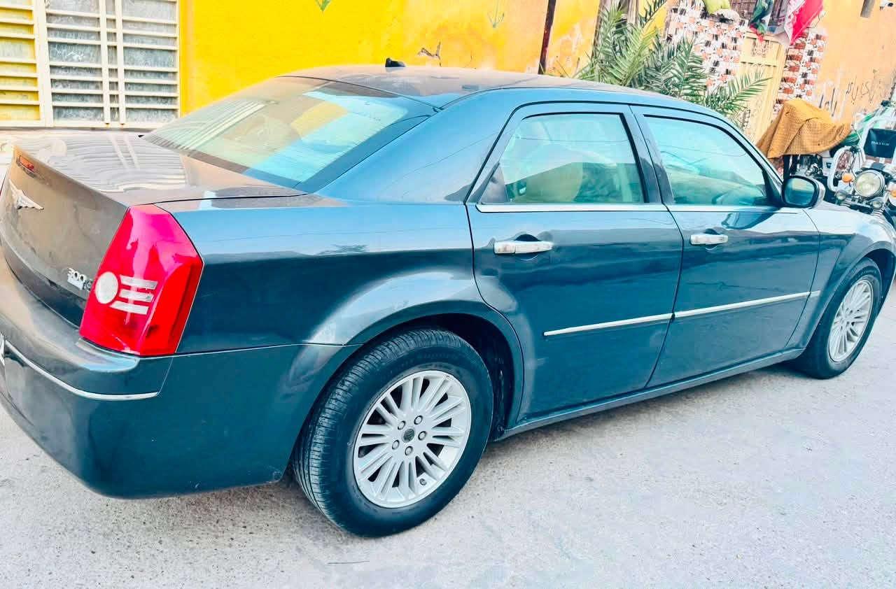 السلام عليكم
اوباما c300 
موديل 2008 
لون ازرق نيلي رقم نجف دولي 
تحويل مباشر ثاني يوم
 مكفولة كفالة باستثناء الهلالات بيهن صبغ   
السيارة فول فتحة سقف شغاله تبريد ثلج تخم تاير لايت زينون سيارة جديدة ولله الحمد 
السعر ١١٥ وبيها مجال عنواني ذي قار قضاء الرفاعي 
للاستفسار الاتصال على الأرقام التالية
***********
***********
