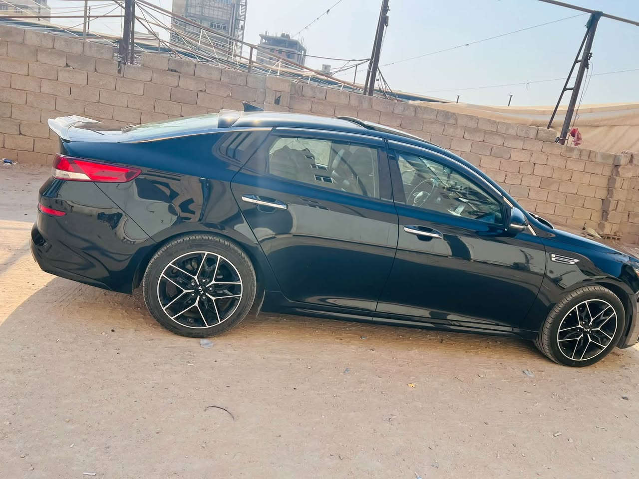 اوبتما موديل 20 فول مواصفات 1/1 

امريكي 2400 

ماشيه ٦٨ الف 
سياره نضيفه معنى الكلمه من الدوام للبيت 
حادثها فقط شبرين بنيد على البارده تعديل 
ويمي يم الباب جهة السايق طخه تعديل على البارد بدون صبغ 
سياره مال جناي نصبه تخبل وسياره كاعده مناقصها اي شي 
سعرها ١٥٣$
رحمة الله والديه الي يشرفها متناسب لا يعلق 
رقم سليمانية بسمي 

***********
