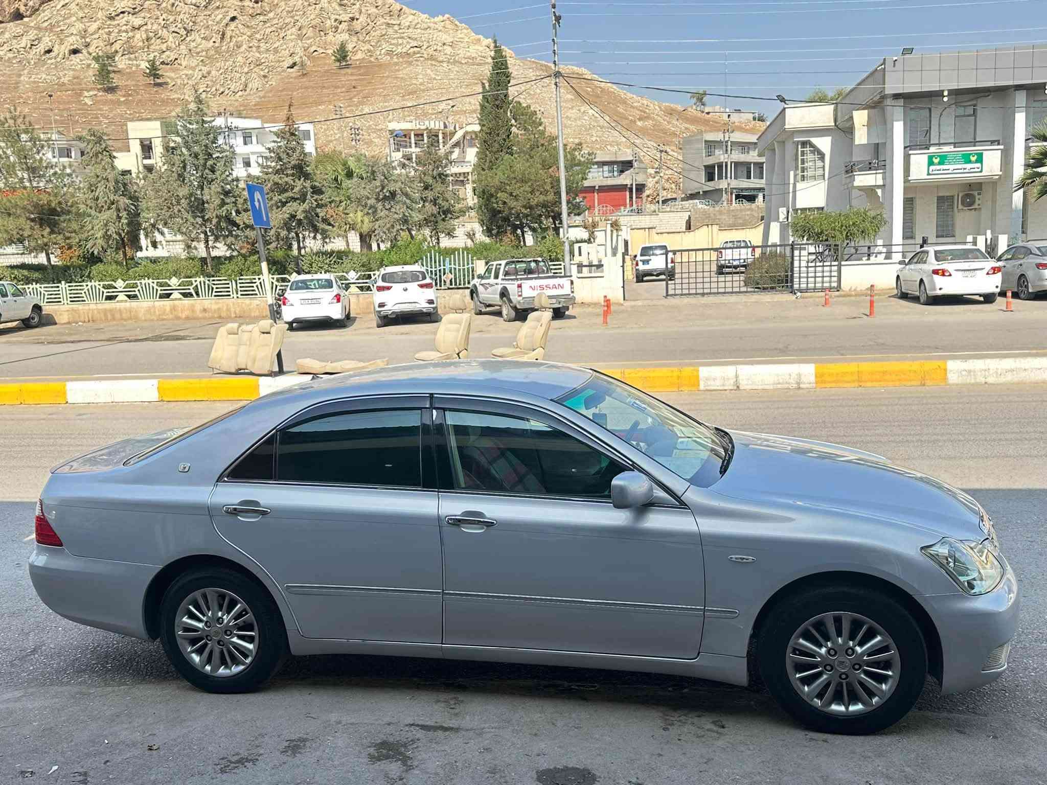 شاهانە ٢٠٠٧ • ١٤٩٠٠٠ كم • ٢ دووگمە