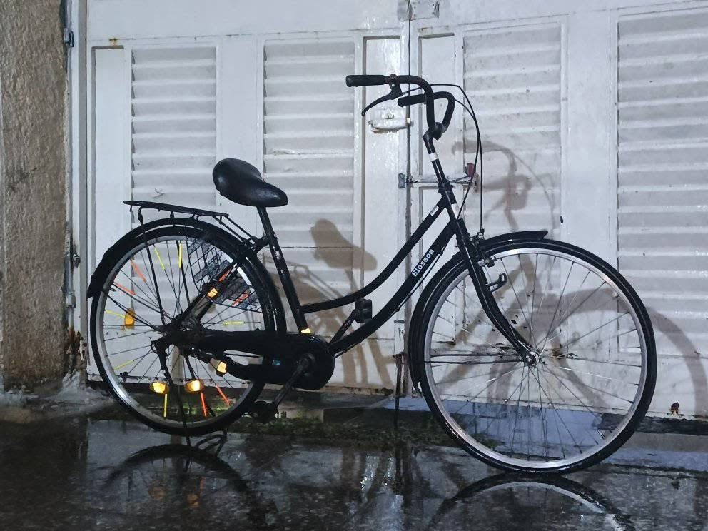 🚲 بايسكل ياباني للبيع

بايسكل ياباني Blossom، لون أسود، مرتب وحلو للاستخدام اليومي 🖤
بي سلة خلفية وعاكسات، وحالته مثل ما مبين بالصور.

📍 المكان: بغداد – حي الجهاد
💰 السعر: للجادين فقط
📞 للتواصل: ***********

البيع كاش، والبايسكل موجود وجاهز للمعاينة.حجم 26
