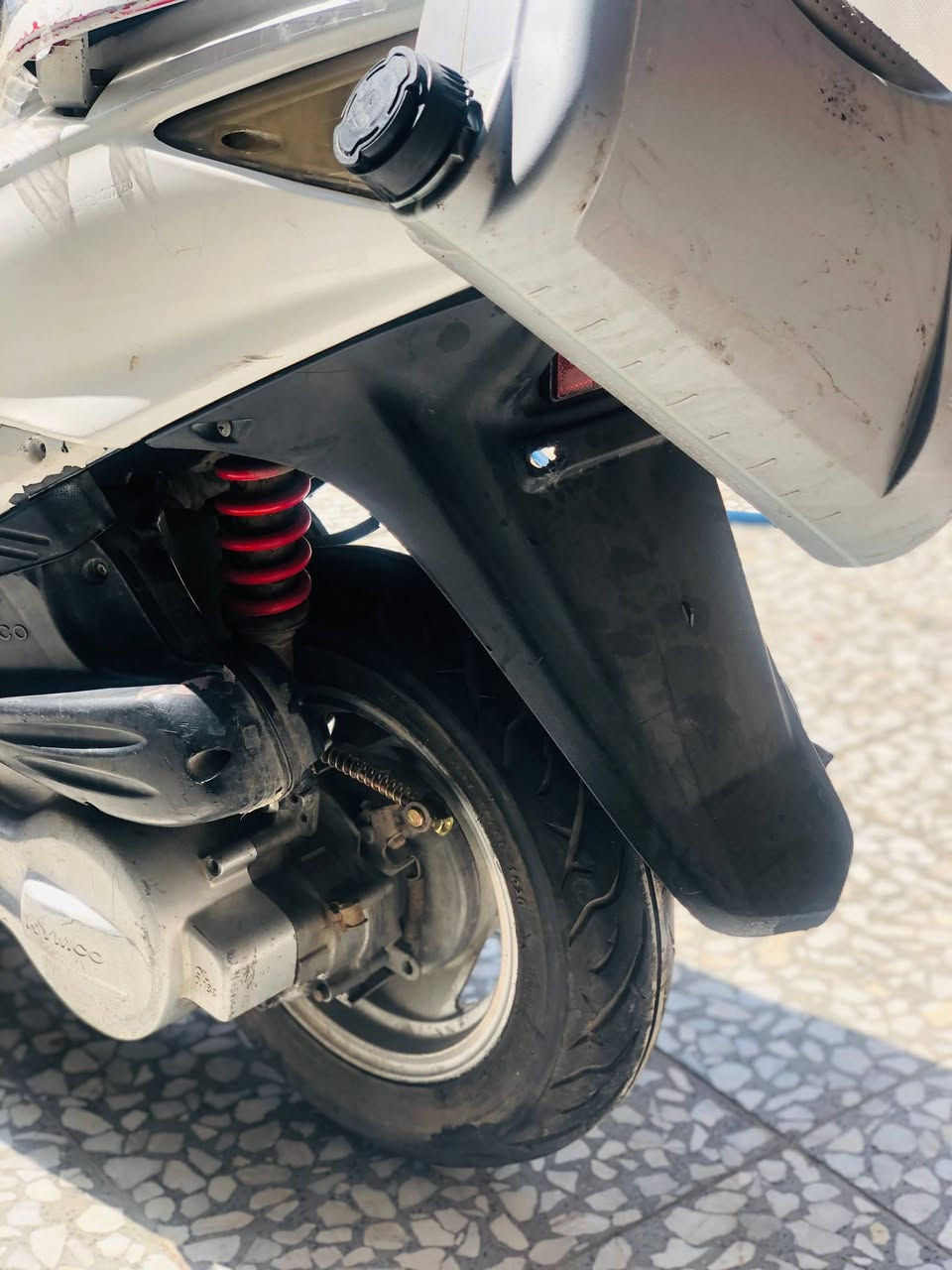 🏍️ دراجة كامكو للبيع الدراجه جاهزه ومكمله 
🔹 شلعة فول
🔹 المحرك ناعم ومرتب
🔹 نكّرة سلف
🔹 هندر جاهز
🔹 اللايتات والإشارات كلهن شغالات ✅
🔹 الدراجة جاهزة للاستخدام وما تحتاج شي
الدراجه سعرهه 400 وبيهه مجال للشراي

📞 ، التواصل خاص او الاتصال على الرقم ***********
