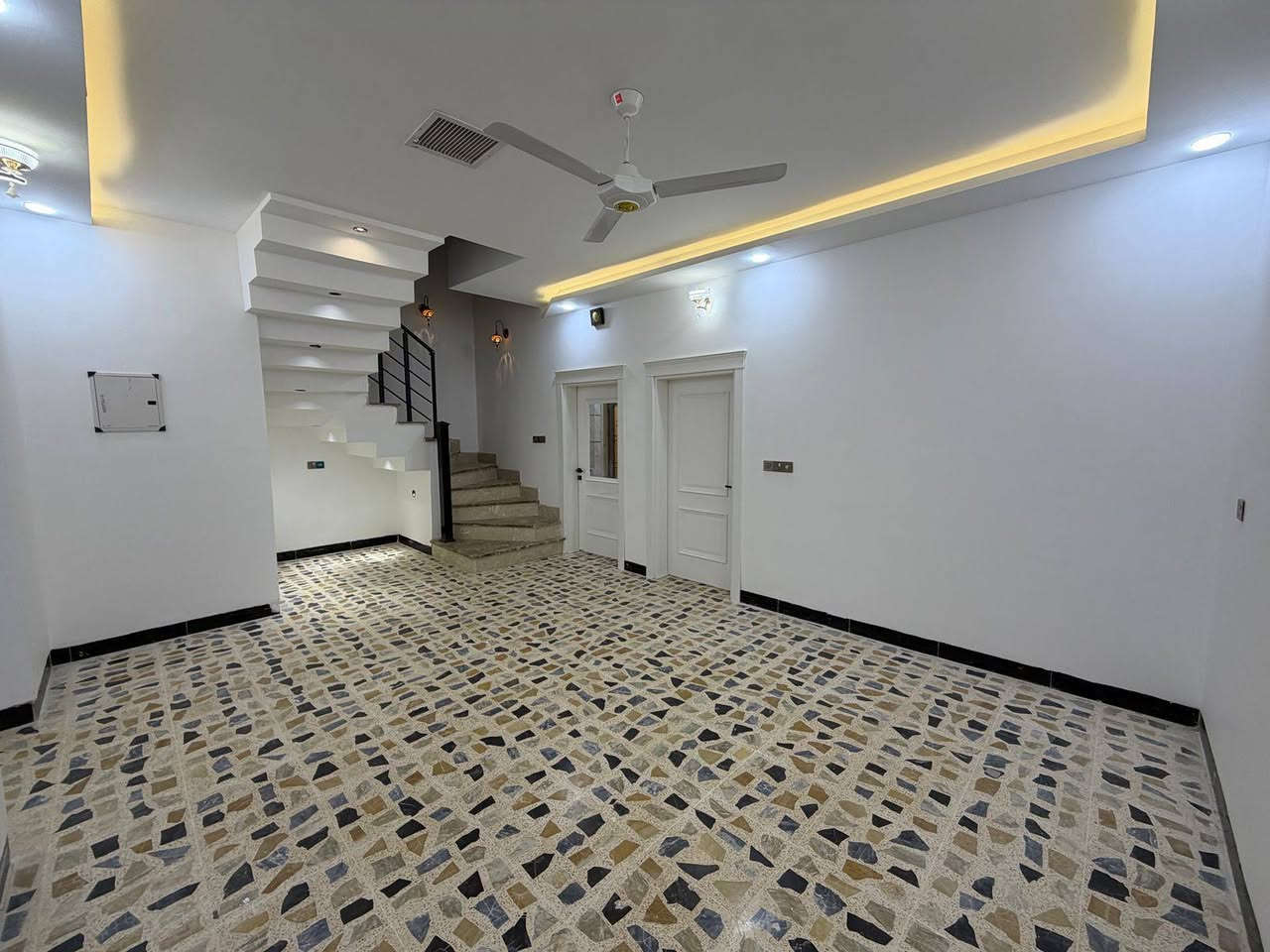 🏡 للبيع | دار سكنية في الديوم – حي التوحيد
📍 الموقع: الديوم – حي التوحيد
📐 المساحة: 200م²
📏 الأبعاد: 10 × 20م
🛣️ الشارع: 15م
🏠 الطابق: طابق واحد
💰 السعر: 138 مليون
💬 قابل للتفاوض
📞 للاستفسار والتفاصيل: مكتب محمد الغبينة للعقار
📍 تكريت – شارع الأربعين
مقابل متنزه الياسمين، قرب التجنيد القديم
☎️ ***********
☎️ ***********

