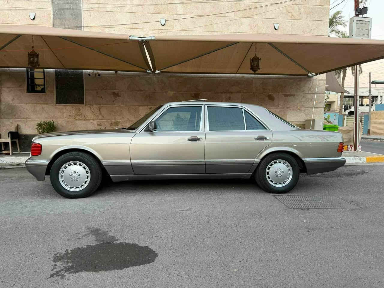 يالله السلام عليكم للبيع مارسدس جامبو رأسي مديل1991 وظع شركه السياره ماشيه129حقيقي شرط فحص وين متريد كفاله من ظربه وتبديل وخياس سياره جديده بمعنه الكلمه وظع شركه سبير منازل كير ومكينه وتبريد وحداديه وتخم تاير كله عله وظع الشركه مملعوب بيهة السياره ابد وين متريد افحص السياره شوف العين رقم بغداد ابسمي رقم الدولي الجديد مكلف بلنسر اتصل علئ صاحب السياره هاتف*********** السعر 160 وبيهة مجال جدأ بصيط مكاني بغداد الاعظميه
