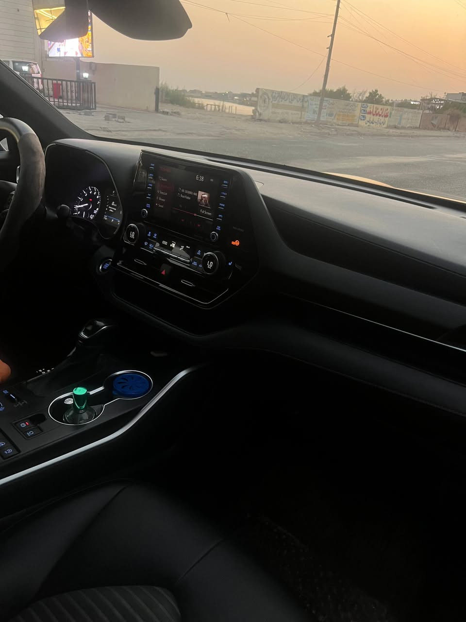 بيع سريع 

هاي 6 سلندر مو 4

تويوتا هايلاندر VIP  XSE-AWD  موديل 2021  ترهم مراوس تاهو او يوكن او جيب 
محرك 6 سلندر بانزين 3500

ماشيه 78 الف

كشنات تدفئة 
ستيرن تدفئة اوتو 
رادار تصادم ومسار 
تحديد سرعة مع الرادار قيادة 
نقاط عمياء بالمرايا 
فتحة سقف 
تحكم جهتين ستيرن 
صندوق كهرباء 
ليد اوتو  معروف ب xse 
التحكم بالأوضاع جنل ثلاثه طكات( طبيعي للطرق  ،رمال وحصى، ثلج )
انضمة قيادة ايكو ونورمال وسبورت
اوتو هولد 
سايد بريك بصمة 
تخم تاير بلادي جديد 
شحن وايرلس 
دبل كزوز رياضي يجي ب xse

حادثه جاملغ وصار بيه حادث بل عراق نص الجاملغ الخلفي وتبدل الباب ونصبغ 

السياره مغلفه ppf

مكان السياره البصره 

الاستفسار ***********
 
سعر. 270 وبيه مجال
