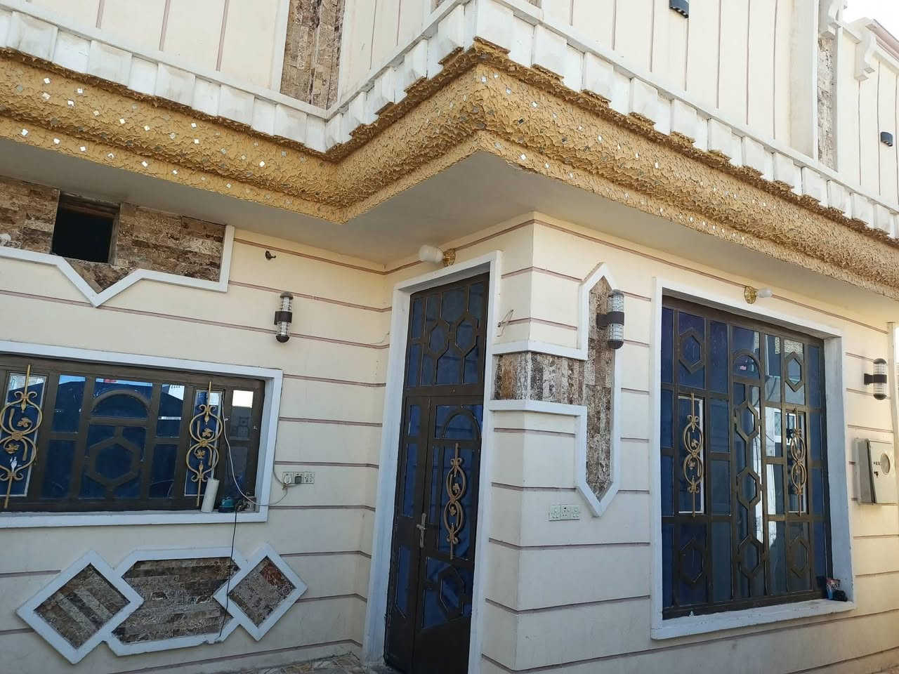 بيت للبيع 200م في حي المعلمين بالقرب من.ملعب علي ناصر للاستفسار خاص او تصال علئ الرقم ***********

