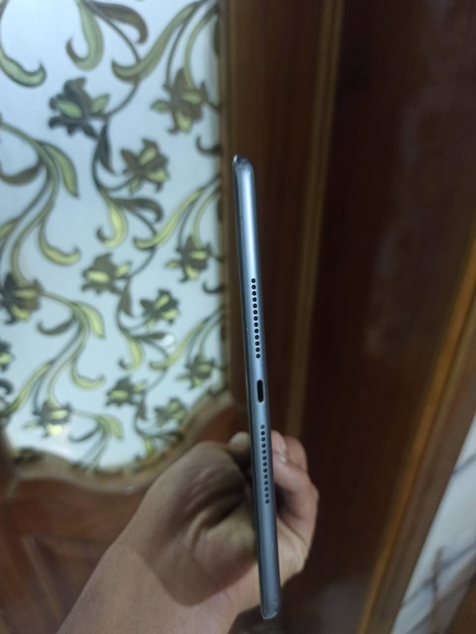 سلام عليكم ورحمه الله وبركاته جهاز ايباد ايفون 9 جهاز نضيف جدا خير من الله بطاريه بل 90 ابد ميصرف شحن بي شخط واضح بل صوره من الخلف الجهاز ما ملعوب بي ما مفتوح  شاشه نضيفه كامره بصمه مابي شي ميشتغل ويا الكارت ماله بدون شاحنه مكاني حله ورديه خارج البونافع السعر 250 للتواصل ***********==*********** اكرم
