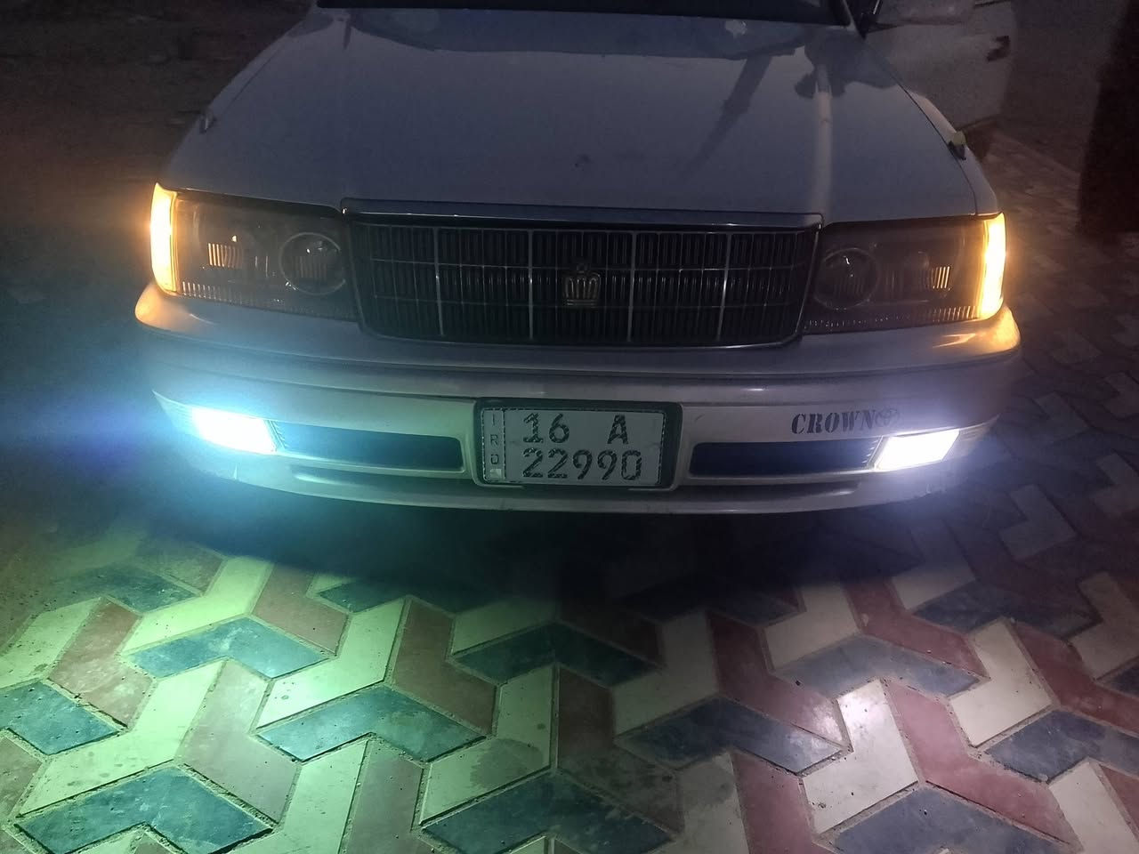سلام عليكم أخواني ألأعزاء رأس ثور فلات موديل 2000أصل مكفولةاصوليات بأسمي سنوية جاهزة لأخير مكينة كير حدادية تبريد شاشة لمس كامرة ستيرن ودركة شاهينة لايت أبوعيون أصل زنون عالية ناصي سيارة. مال جناي صارلهة 8سنوات عندي ،،،سعر 90ورقة وبيها مجال بسيط وهذا رقمي اتصال فقط ***********،،مكان سيارة شطرة@
