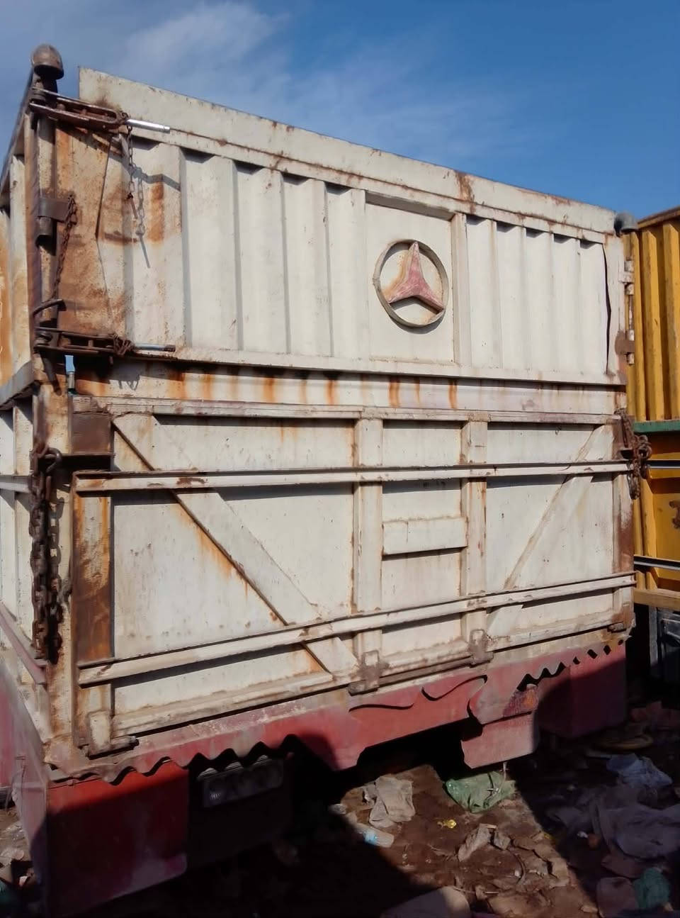 سلام عليكم بدي تك البي طول ٦٢٥ ارتفاع ١٨٠ مكانه بغداد جرف النداف *********** @
