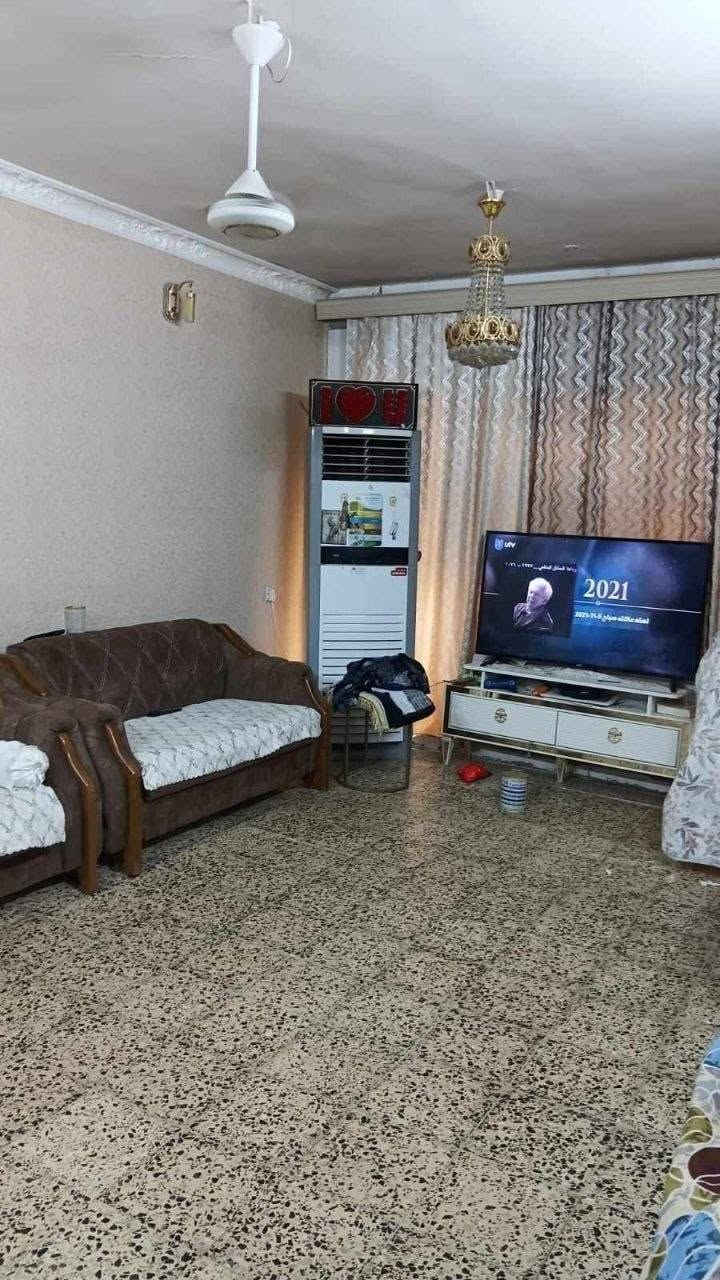 دار للبيع_ طابو صرف_الاكرمين
موقع مميز ومنطقة هادئة يحتوي علي طابقين
المساحة ١٢٥ متر مربع 

الطابق الاول 

غرفتين نوم وصالة واستقبال ومجمع صحيات 

ومطبخ 

الطابق الثاني 

يحتوي على ثلاث غرف نوم وصالة ومجمع صحيات 

البناء جناي حديث درجة اولى سنة 

٢٠٢٣

طابوق النهروان

كاشي وسيراميك درجة اولى  

عرض الشارع ١٥ 

موقع مميز وقريب على كلشي 

الاكرميين /شارع المدارس 

واكثر من شارع يطلعك على البيت

الاستفسار ***********
