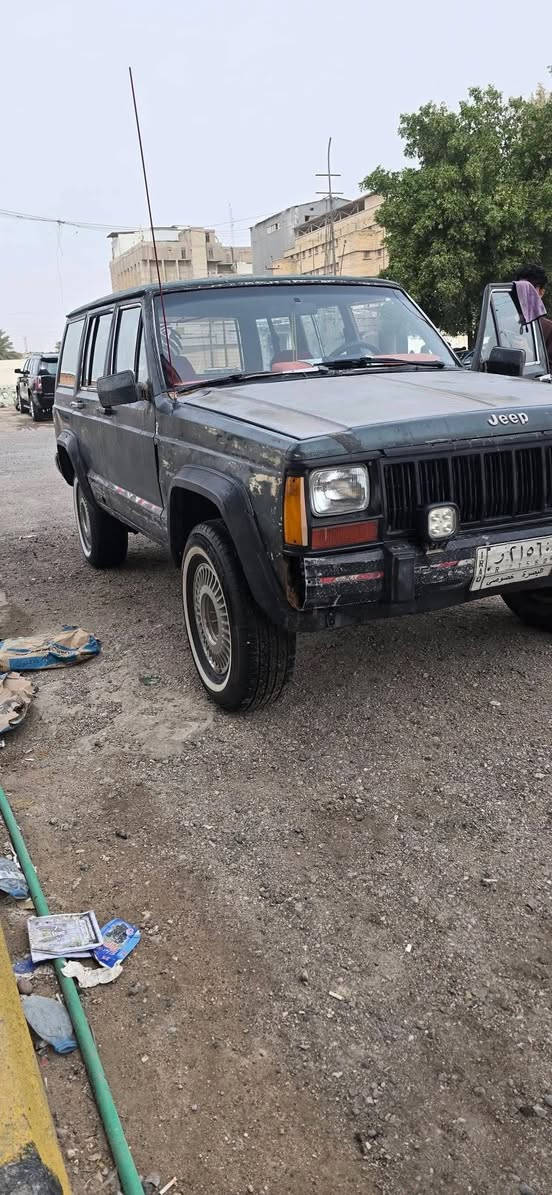 السلام عليكم  جيب شيروكي شخاطه موديل 93 
سياره اصوليه راعيها بالبصره
 
اذا اكو مراوس بسياره ادوات 

مكينه وكير 3000 سعرها ٢٨ وبيه مجال حك الجيه مكان السياره بصره 

موبايل.   ***********
