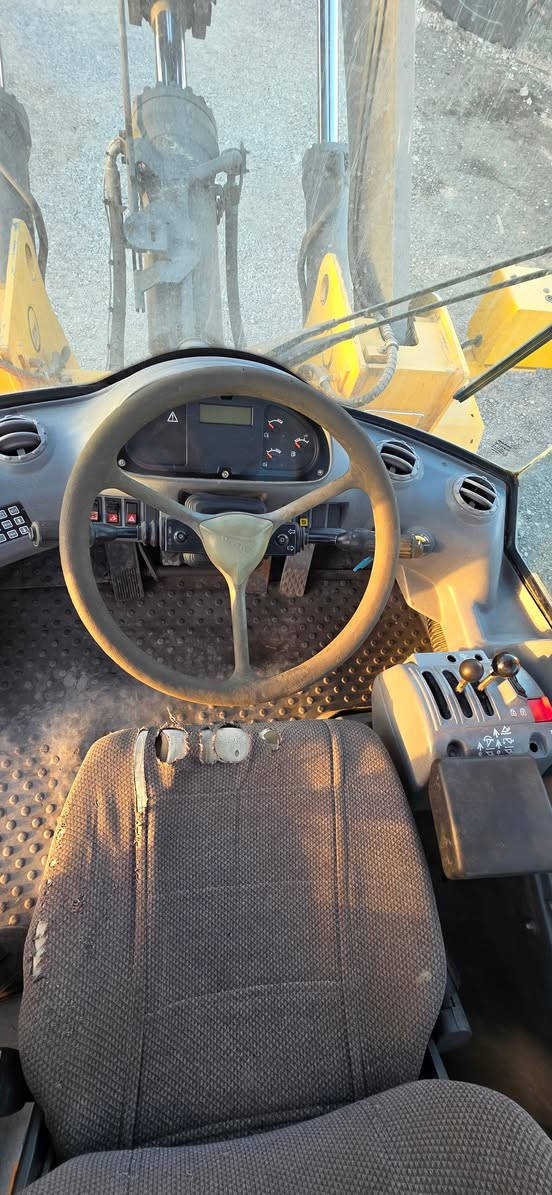 للبيع - بۆ فرۆشتن دخول جدید
———————
شوفل :  VOLVO
حجم : L90D
—————————
بۆ زانیاری زیاتر پەیوەندی بکەن بەم ژمارە تەلەفۆنە 

***********
***********
