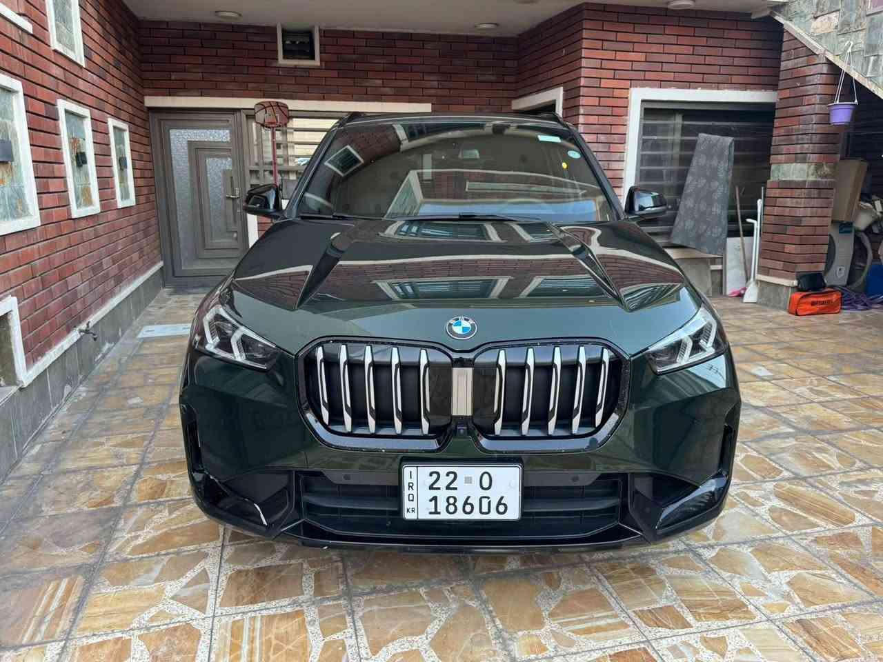 🔥 BMW X1 موديل 2023 | Full Option 🔥

🚘 BMW X1 2023 – xDrive AWD
🟢 لون Olive Green مميز ونادر
💰 السعر: 275 ورقة
📍 العنوان: بغداد – الدورة – شارع أبو طيارة
📞📱***********
📊 عداد المسافة: 63,000 ميل

✅ ضرر جانبي فقط – بدون ضرر بالدواخل
✅ جميع الـ Airbags سليمة
✅ رقم أربيل وباسمي شخصياً

سيارة فول مواصفات Full Option تجمع بين الفخامة، الأداء والتكنولوجيا:

• دفع رباعي xDrive AWD
• كامرات محيطية 360° Surround View Camera
• داتا شو Head-Up Display (HUD)
• سماعات Harman Kardon Premium Sound System
• صندوق كهربائي ذكي Electric Smart Tailgate
• إنارة محيطية Ambient Lighting
• إنارة ترحيبية مع شعار BMW Welcome Light / BMW Logo Projection
• شاشة وسطية Central Display
• عدادات رقمية Digital Cockpit
• Apple CarPlay & Android Auto
• دخول وتشغيل بدون مفتاح Comfort Access / Keyless Entry
• تشغيل زر Push Start
• حساسات أمامية وخلفية Parking Sensors
• مثبت سرعة Cruise Control
• تكييف ثنائي المناطق Dual-Zone Climate Control
• Electric Parking Brake + Auto Hold
• أنظمة قيادة متعددة Driving Modes
• مقود متعدد الوظائف Multi-Function Steering Wheel
• مرايا كهربائية Power Folding Mirrors
• إضاءة Full LED
• مقصورة وتشطيبات فاخرة Premium Interior
• والعديد من المواصفات الأخرى.

🔥 BMW X1… مواصفات عالية، لون مميز وحضور مختلف!

📞 ***********
*********** بغداد, العراق
